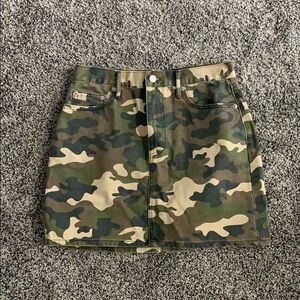 Hi waist camo skirt